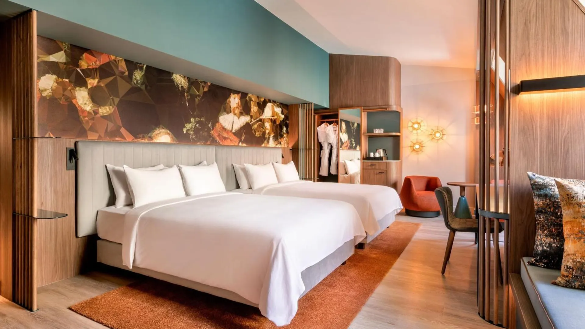 Renaissance Amsterdam Hotel 5*,